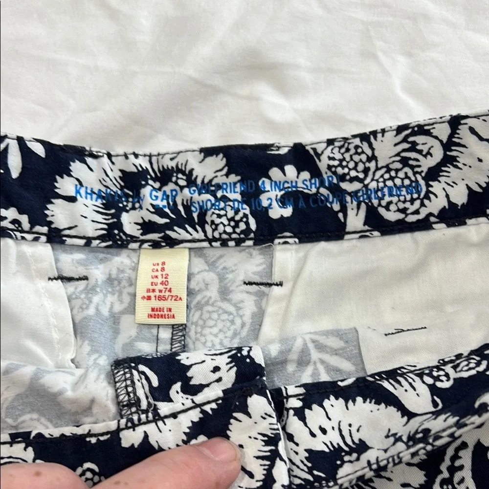 GAP Blue and White Floral Bermudas Tailored Fit - Picture 2 of 4